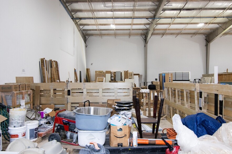 More Photos Of 1921 5th Ave S, Saint Petersburg Warehouse For Lease