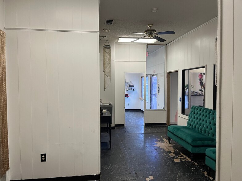 More Photos Of 1906 Parental Home Rd, Jacksonville Storefront For Sale
