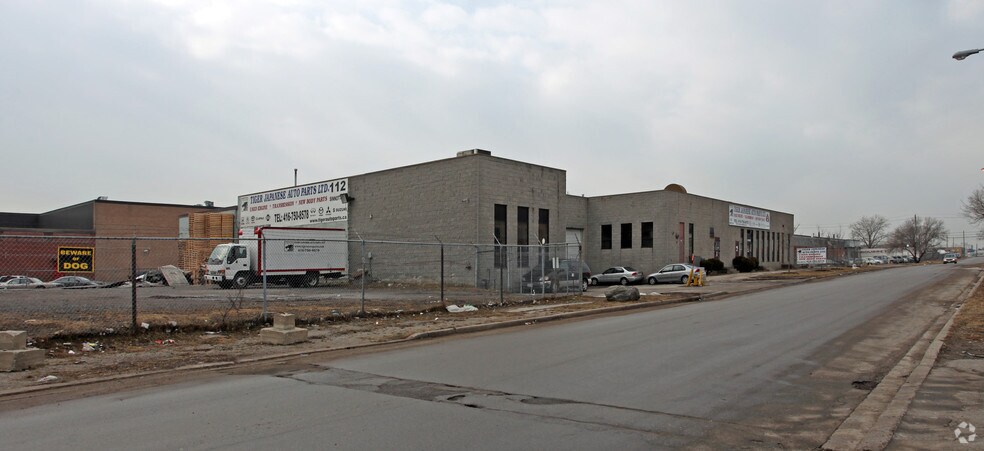More Photos Of 112 Sinnott Rd, Toronto Warehouse For Lease