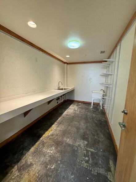 More Photos Of 4834 Vicksburg St, Dallas Manufacturing For Lease