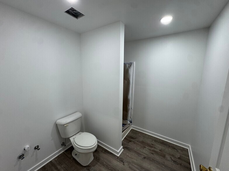 More Photos Of 150 Felt Dr, Roebuck Service For Lease