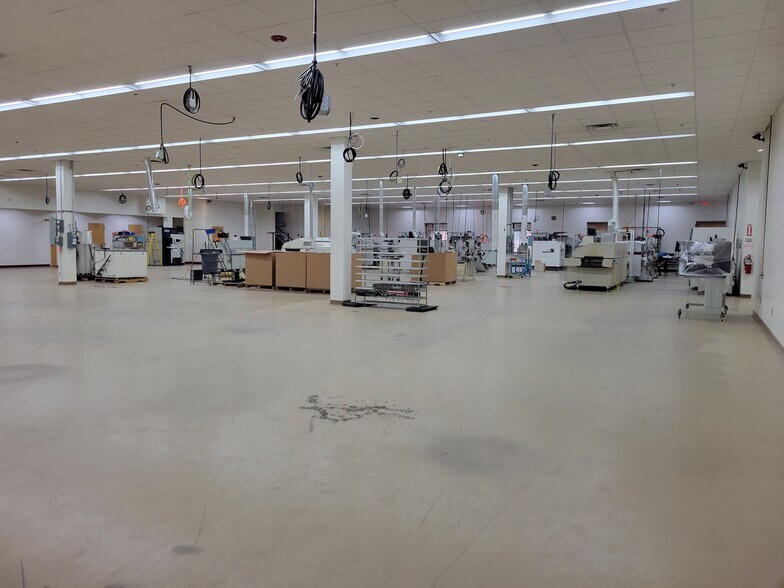 More Photos Of 33 Constitution Dr, Hudson Warehouse For Sale