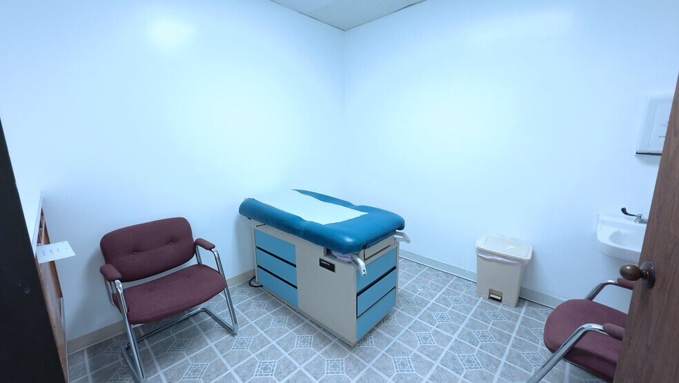 More Photos Of 926 14th St N, Texas City Medical For Sale