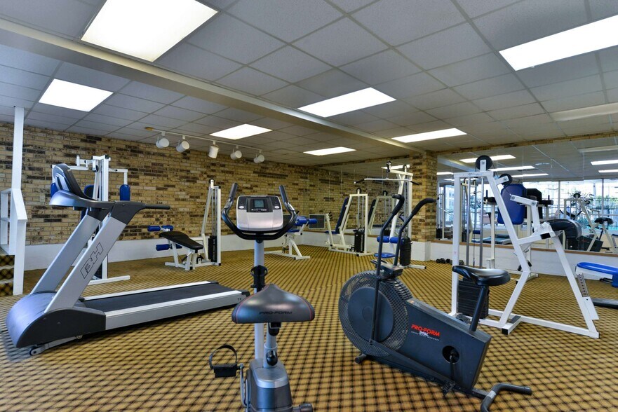 More Photos Of 910 Corn Products Rd, Corpus Christi Hotel For Sale