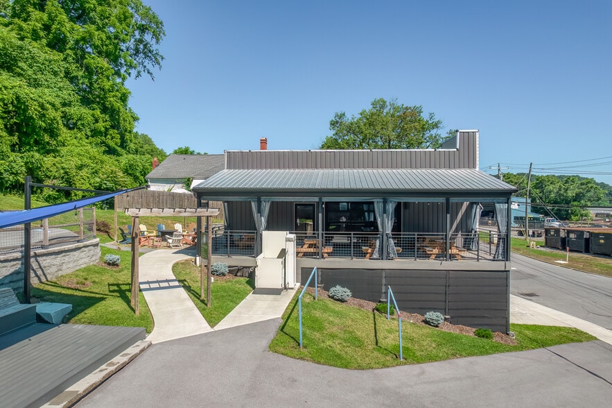 More Photos Of 640 E Maple St, Johnson City Bar For Sale