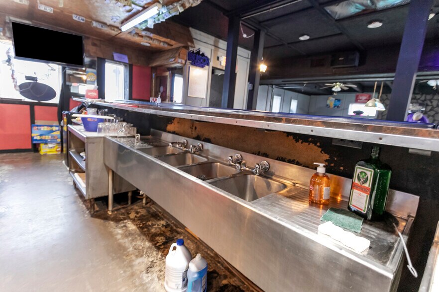 More Photos Of 220 N Old Route 66, Litchfield Restaurant For Sale