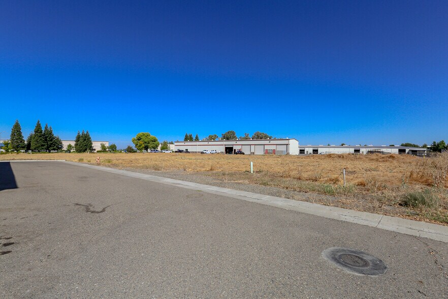 More Photos Of 128 Heron Way, Merced Light Manufacturing For Lease