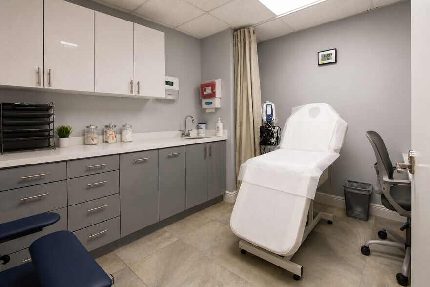 More Photos Of 555 Biltmore Way, Coral Gables Medical For Sale