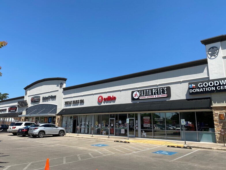 More Photos Of 1352-1368 W 43rd St, Houston Unknown For Lease