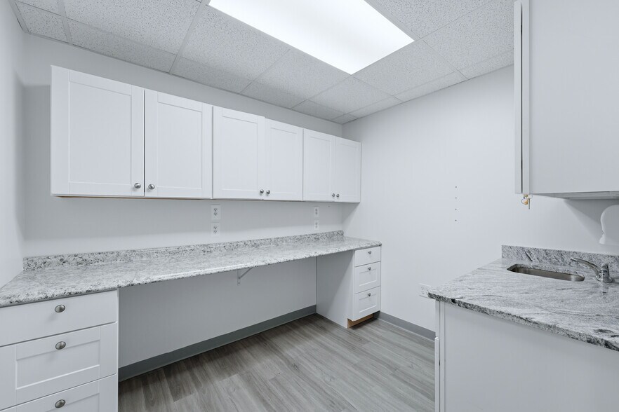 More Photos Of 430-432 Broadway, Bayonne Storefront For Lease