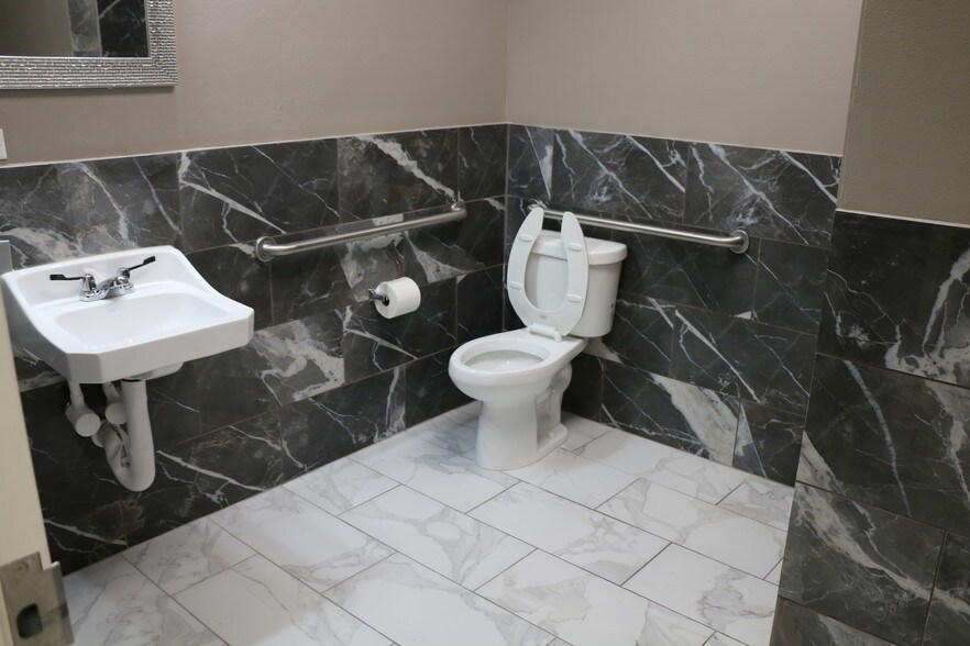 More Photos Of 3900 Joe Ramsey Blvd E, Greenville Medical For Lease