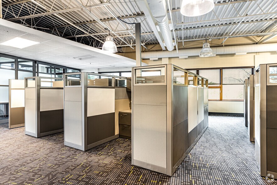 More Photos Of 25501 W Valley Pky, Olathe Unknown For Lease