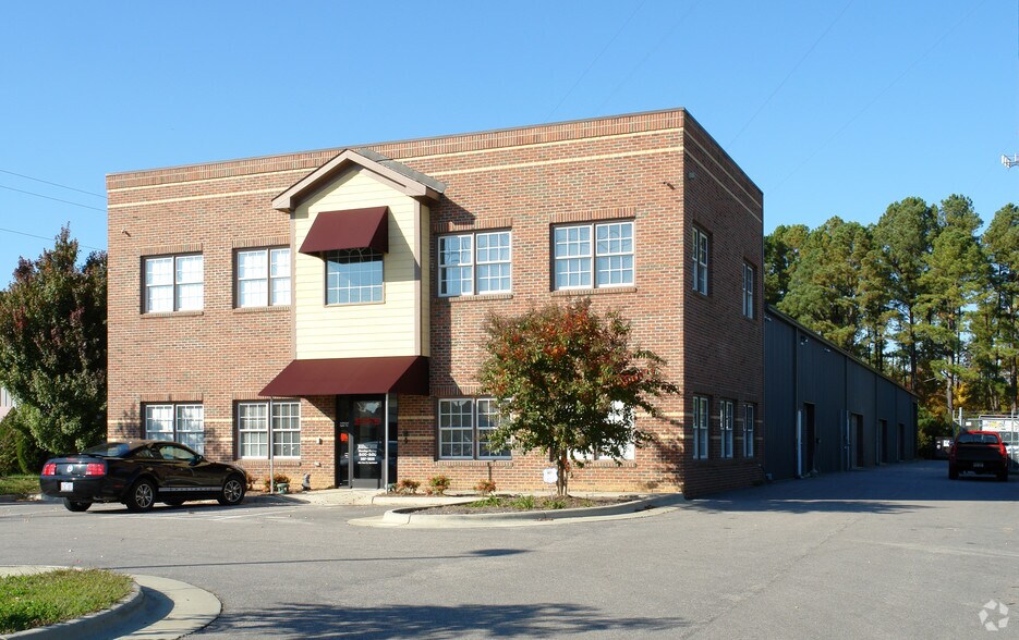 More Photos Of 809 B Center St, Apex Light Manufacturing For Sale