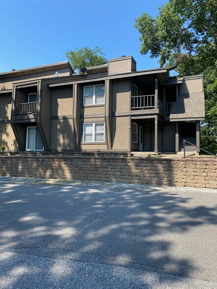 Primary Photo Of 4 Grand Lake Dr, Afton Apartments For Sale
