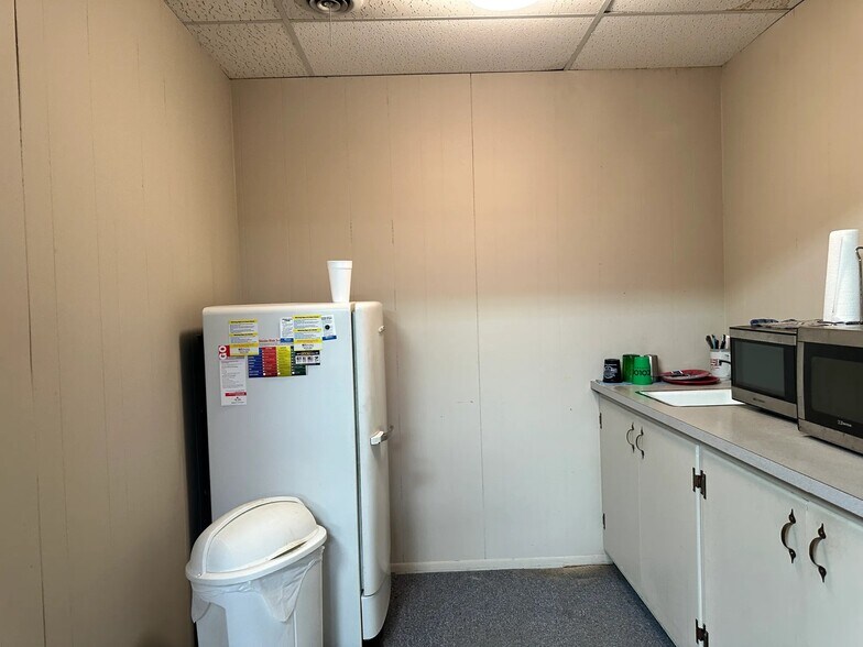 More Photos Of 410 N 1st St, Haskell Office For Sale
