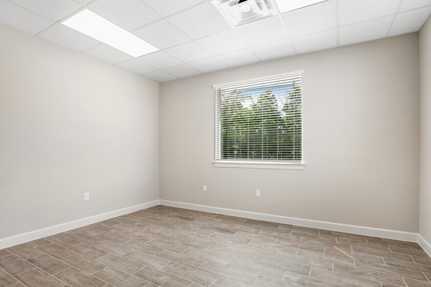 More Photos Of 855 Rockmead Dr, Kingwood Office For Lease
