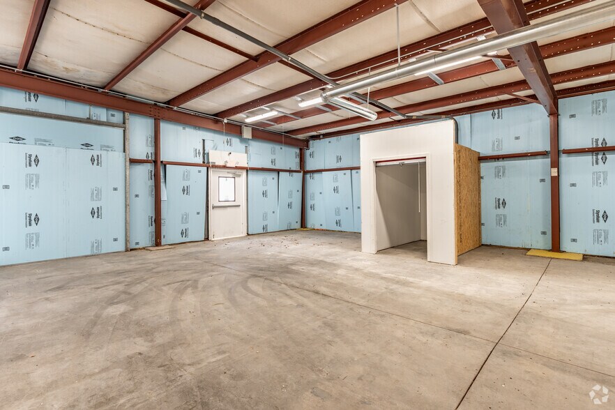 More Photos Of 3970 Staunton Tpke, Parkersburg Light Distribution For Lease