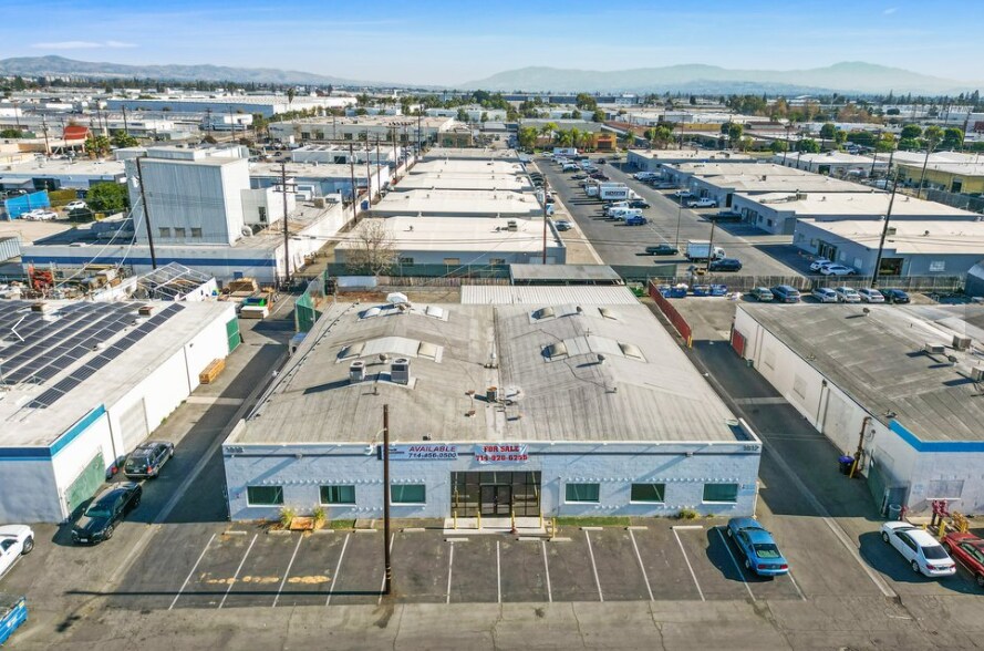 More Photos Of 1812-1818 N Orangethorpe Park, Anaheim Warehouse For Lease