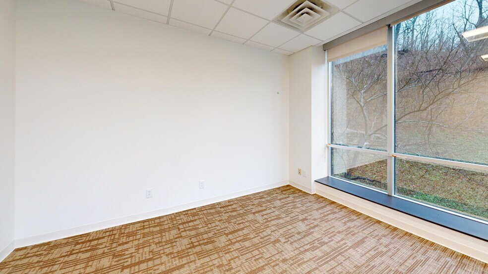 More Photos Of 2060 Reading Rd, Cincinnati Office For Sale