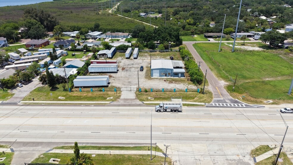 More Photos Of 4138 Causeway Blvd, Tampa Warehouse For Lease