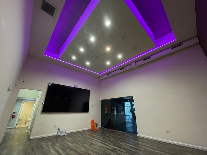 More Photos Of 4900-4906 Lankershim Blvd, North Hollywood Freestanding For Lease