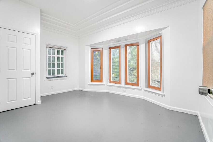 More Photos Of 162 W 65th St, Los Angeles Multifamily For Sale