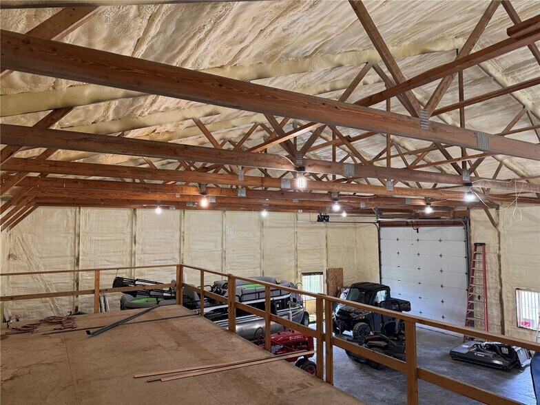 More Photos Of 4299 Lewis Access Rd, Center Point Warehouse For Lease