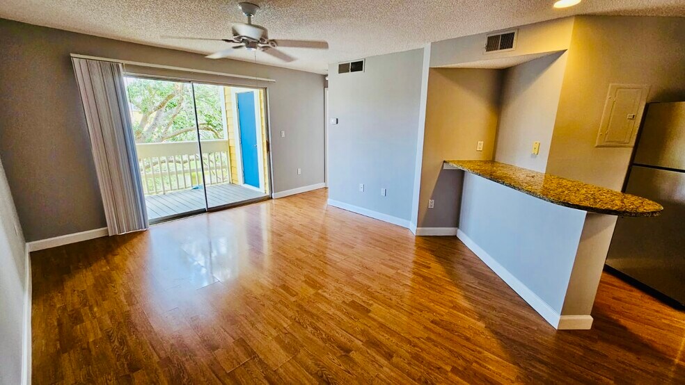 More Photos Of 115 112th Ave NE, Saint Petersburg Specialty For Sale