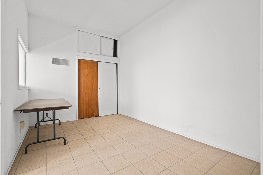 More Photos Of 1600 Wyoming Ave, El Paso Storefront Retail Residential For Sale