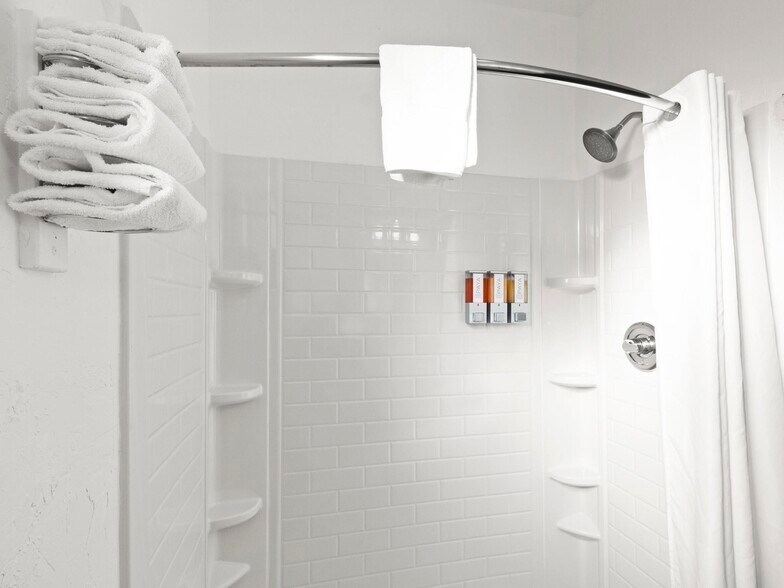 More Photos Of 475 W Main St, Escalante Hotel For Sale