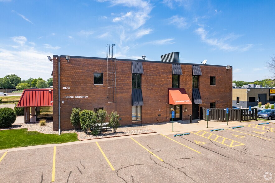 More Photos Of 1973 Sloan Pl N, Maplewood Medical For Lease
