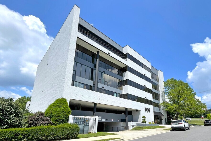 More Photos Of 606 Baltimore Ave, Towson Medical For Sale
