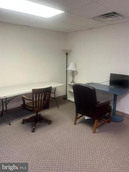 More Photos Of 235 W 2nd St, Birdsboro Office For Lease