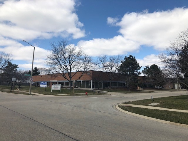 More Photos Of 160-180 Lexington Dr, Buffalo Grove Light Distribution For Lease