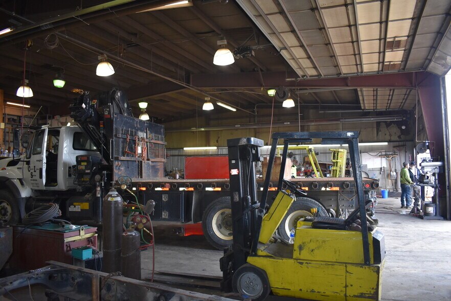 More Photos Of 1005-1023 Us-85 Hwy, Brighton Warehouse For Lease