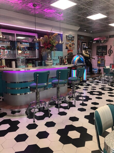 More Photos Of 10601 Commerce St, Summerville Auto Dealership For Sale