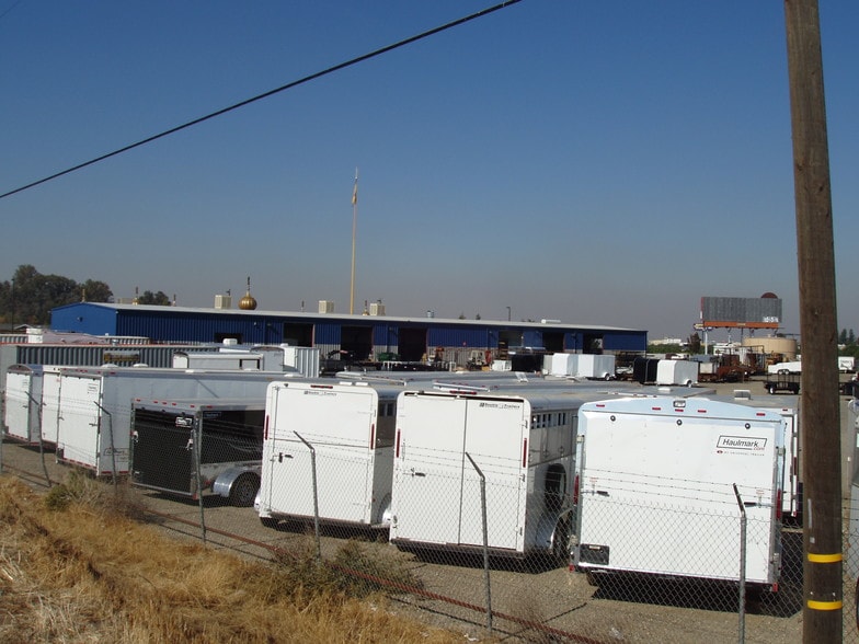 More Photos Of 4444 E Lincoln Ave, Fresno Warehouse For Sale