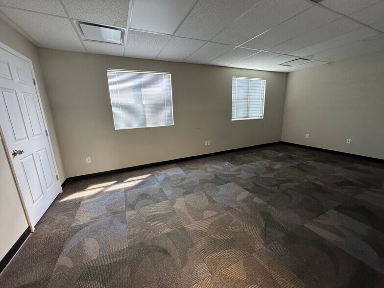 More Photos Of 4970B Teays Valley Rd, Scott Depot Warehouse For Lease