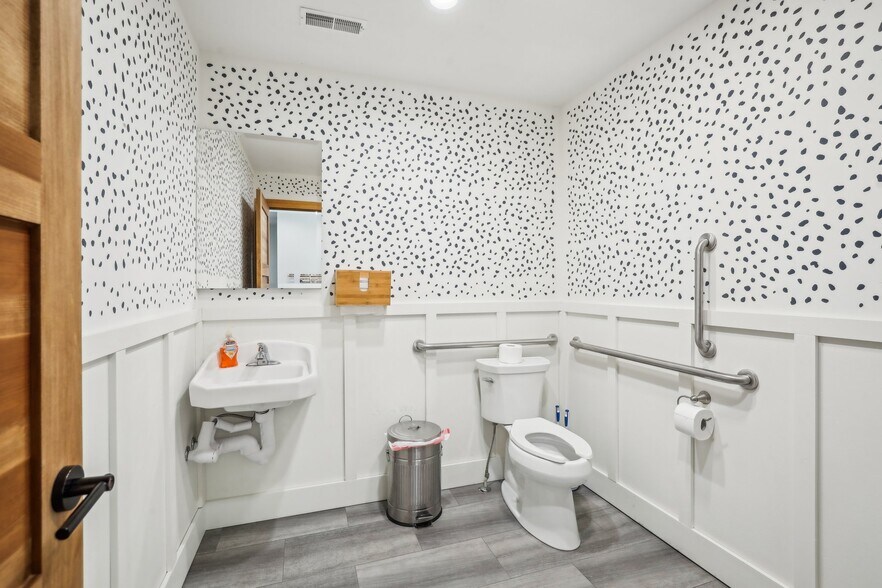 More Photos Of 613 Broadway, Wisconsin Dells Loft Creative Space For Sale