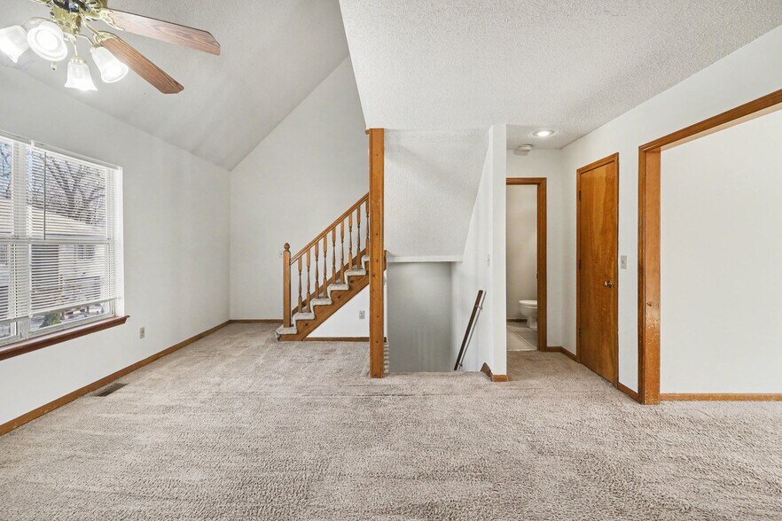 More Photos Of 209 SW Pryor Rd, Lee's Summit Multifamily For Sale