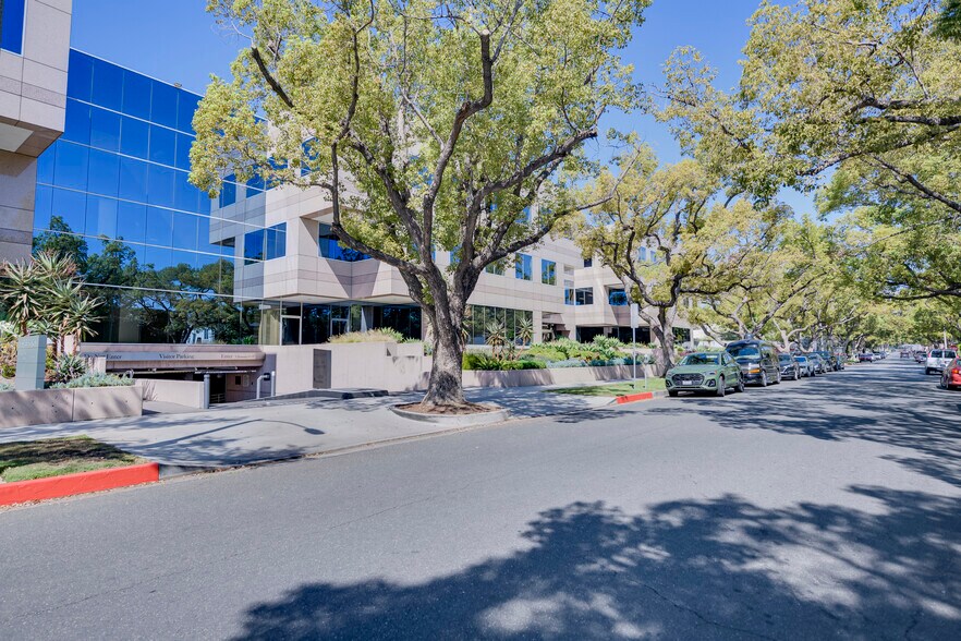 More Photos Of 345 N Maple Dr, Beverly Hills Office For Lease