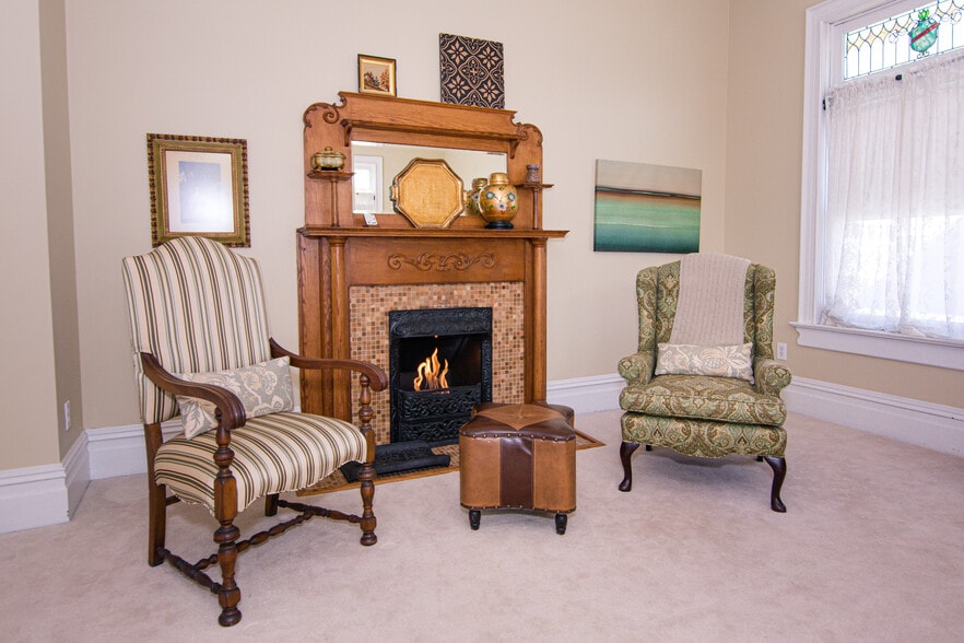 More Photos Of 301 Meyers Ave, Meyersdale Hotel For Sale
