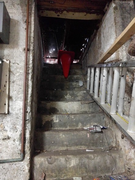 More Photos Of 116-10 Jamaica Ave, Richmond Hill Storefront Retail Office For Lease