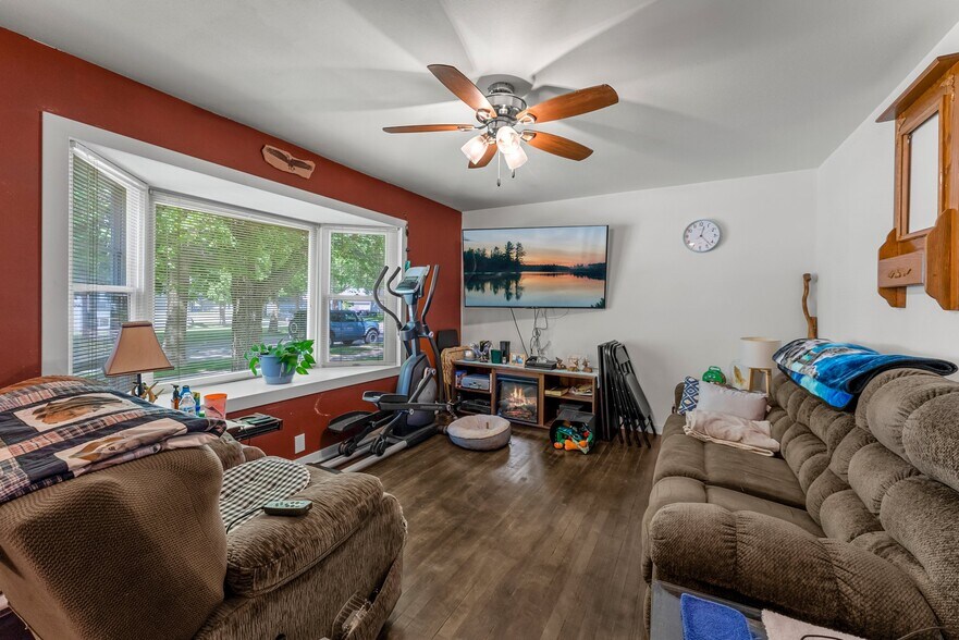 More Photos Of 820 N 6th St, Montevideo Apartments For Sale