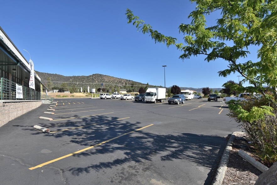 More Photos Of 1940 Fort Jones Rd, Yreka Freestanding For Lease