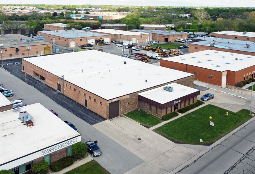 More Photos Of 320 S La Londe Ave, Addison Warehouse For Lease