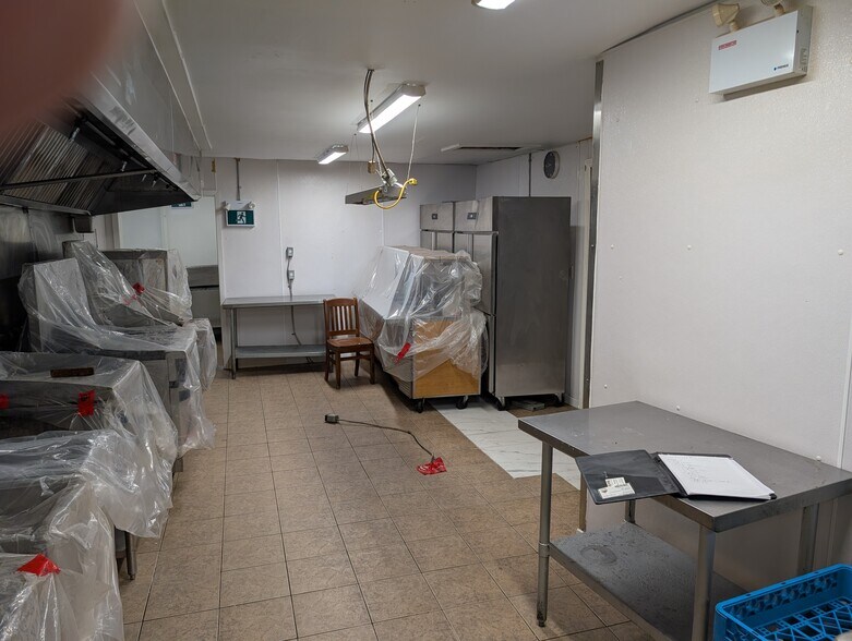 More Photos Of 2300 Wharncliffe Rd S, London Restaurant For Sale