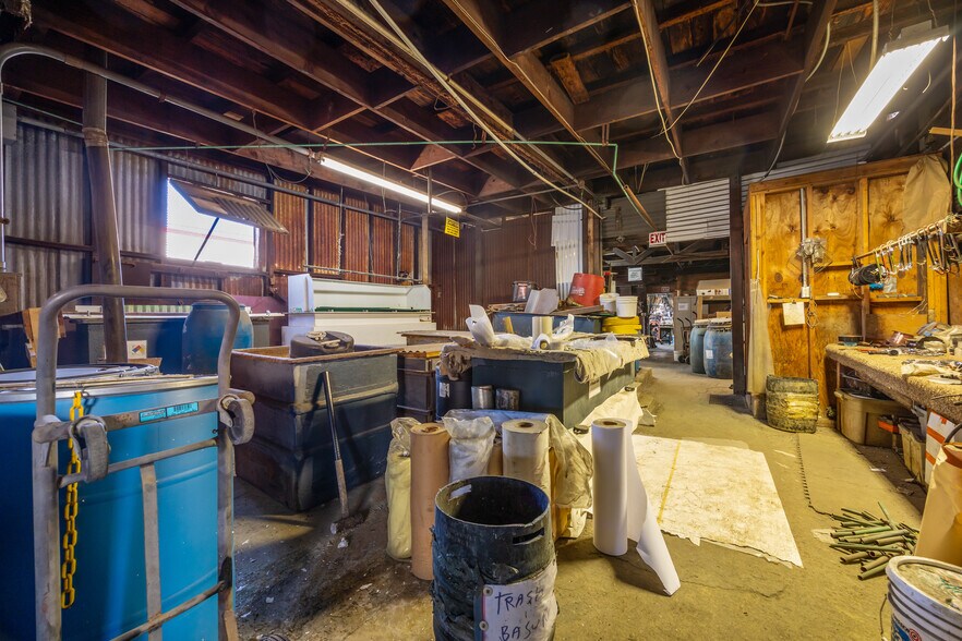 More Photos Of 2455 E 52nd St, Los Angeles Warehouse For Sale