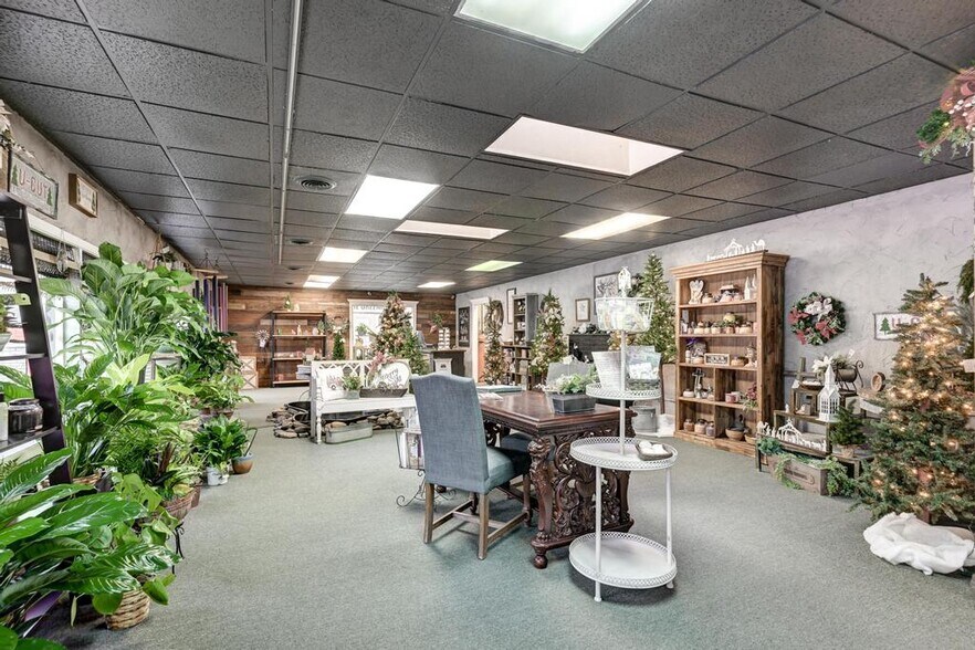 More Photos Of 103 E 9th St, Lamar Specialty For Sale