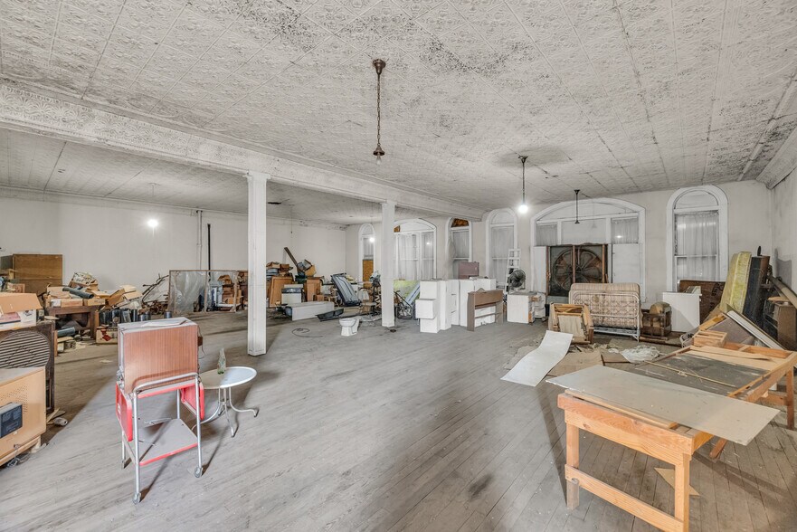 More Photos Of 142 S Wilson St, Vinita General Retail For Sale